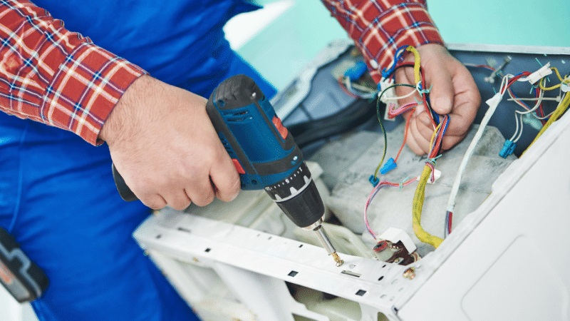 Akhisar Daikin Daikin çamaşır makinesi kart tamiri – Su almama arızası orijinal parça ile giderildi. - Teknik servis örneği